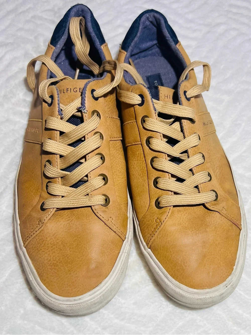 Tommy Hilfiger Tan Leather Low-Top Sneakers with Navy Lining 0016